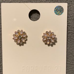 NWT Rhinestone flower studs